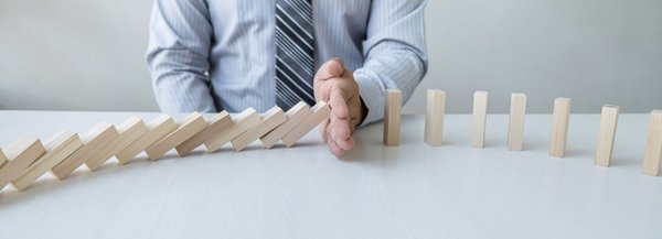 Comment un jeu de stratégie en temps réel peut-il intégrer des mécaniques de diplomatie pour enrichir l'expérience de jeu?